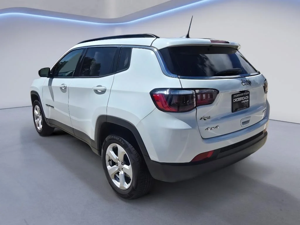 Used 2022 Bright White Clearcoat Jeep Latitude image 3