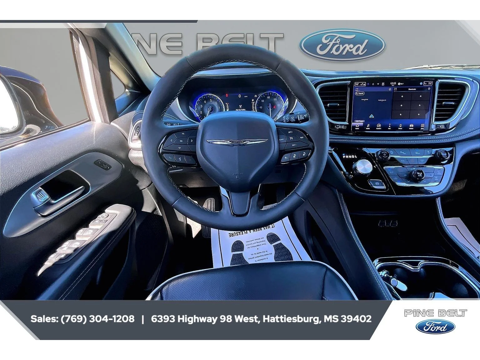 Used 2025 Bright White Clearcoat Chrysler Limited image 5