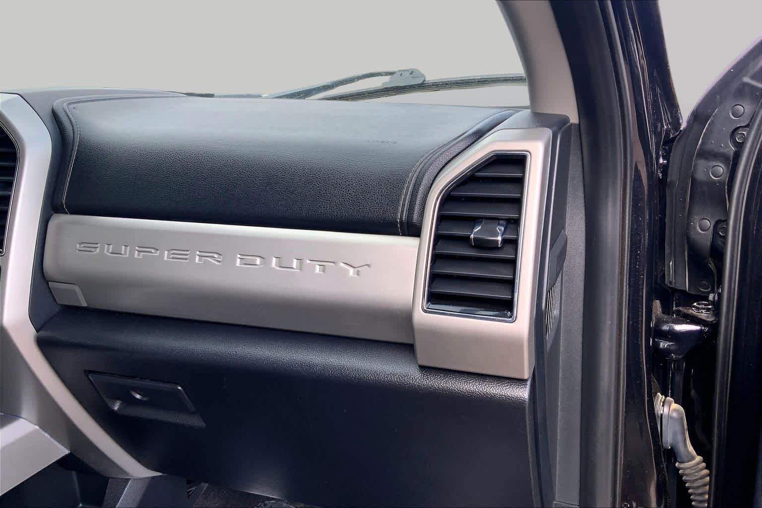 Used 2021 Agate Black Metallic Ford LARIAT image 19