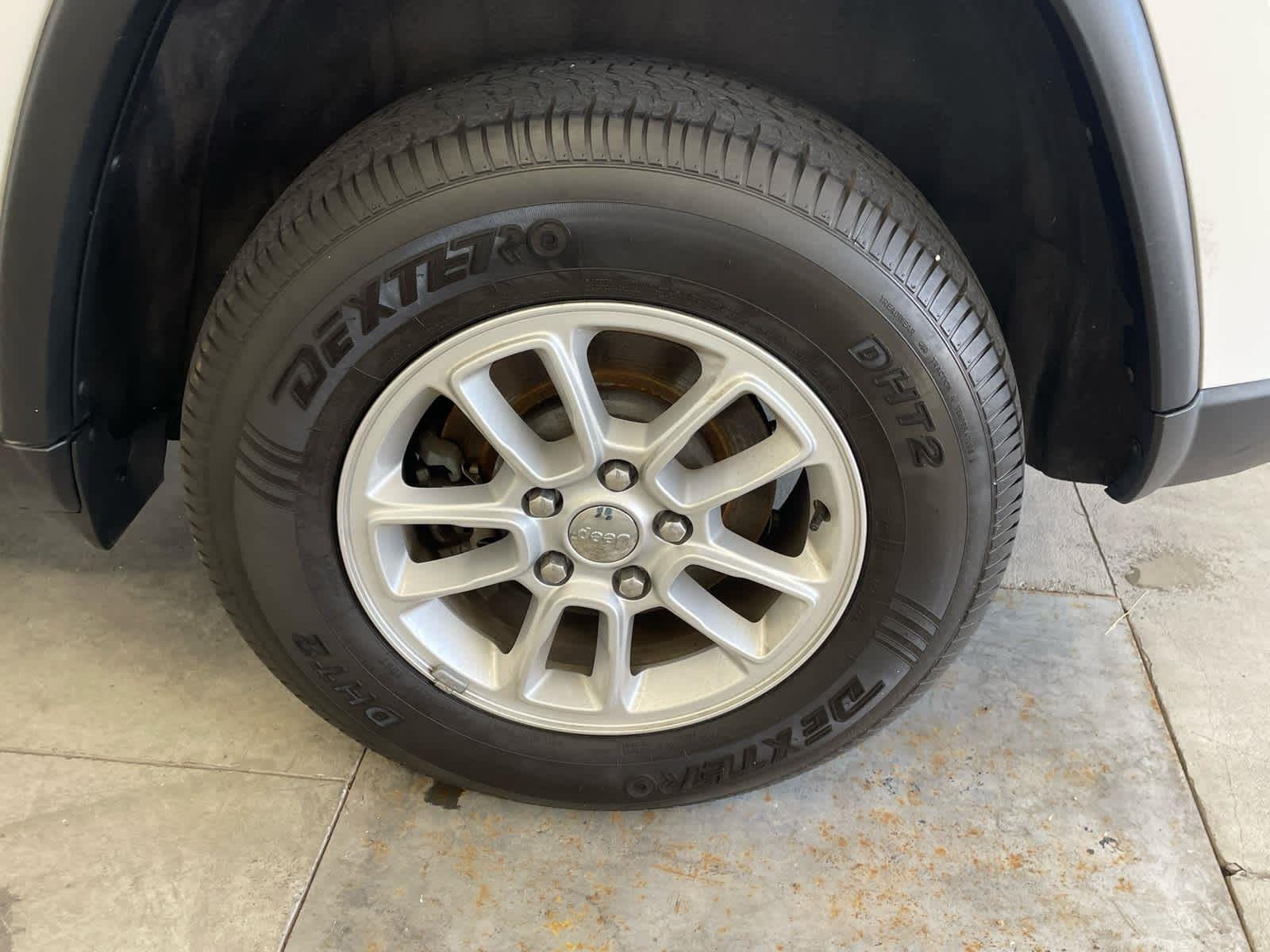 Used 2015 Bright White Clearcoat Jeep Laredo image 22
