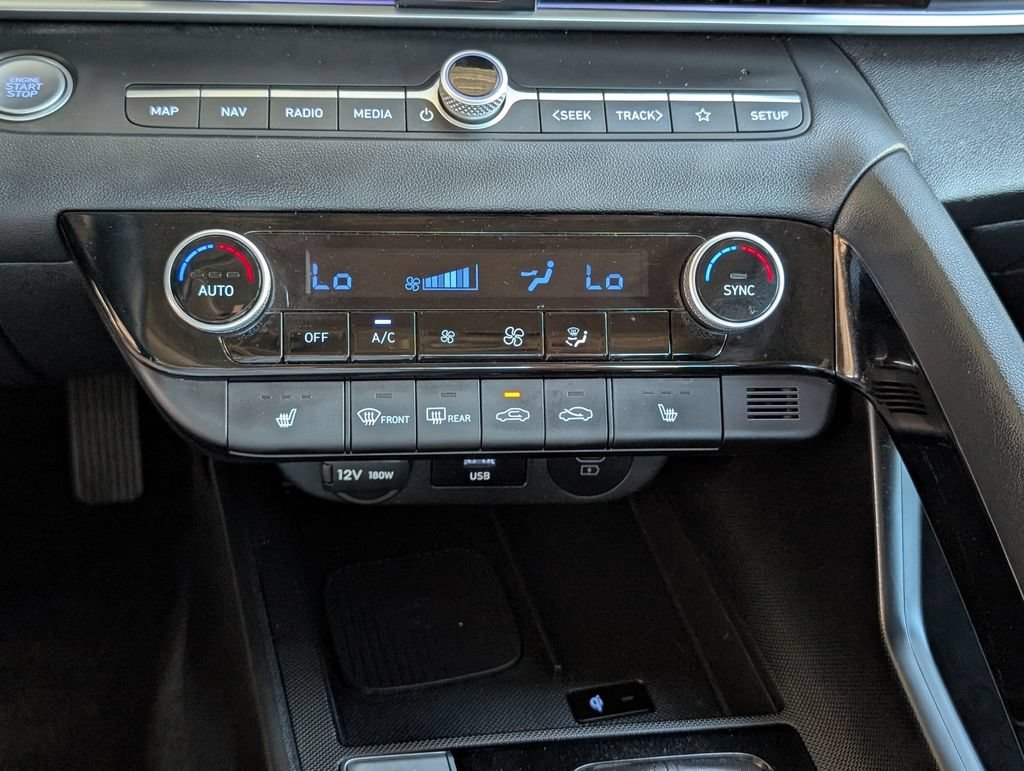 Used 2025 Black Hyundai SEL Convenience image 9