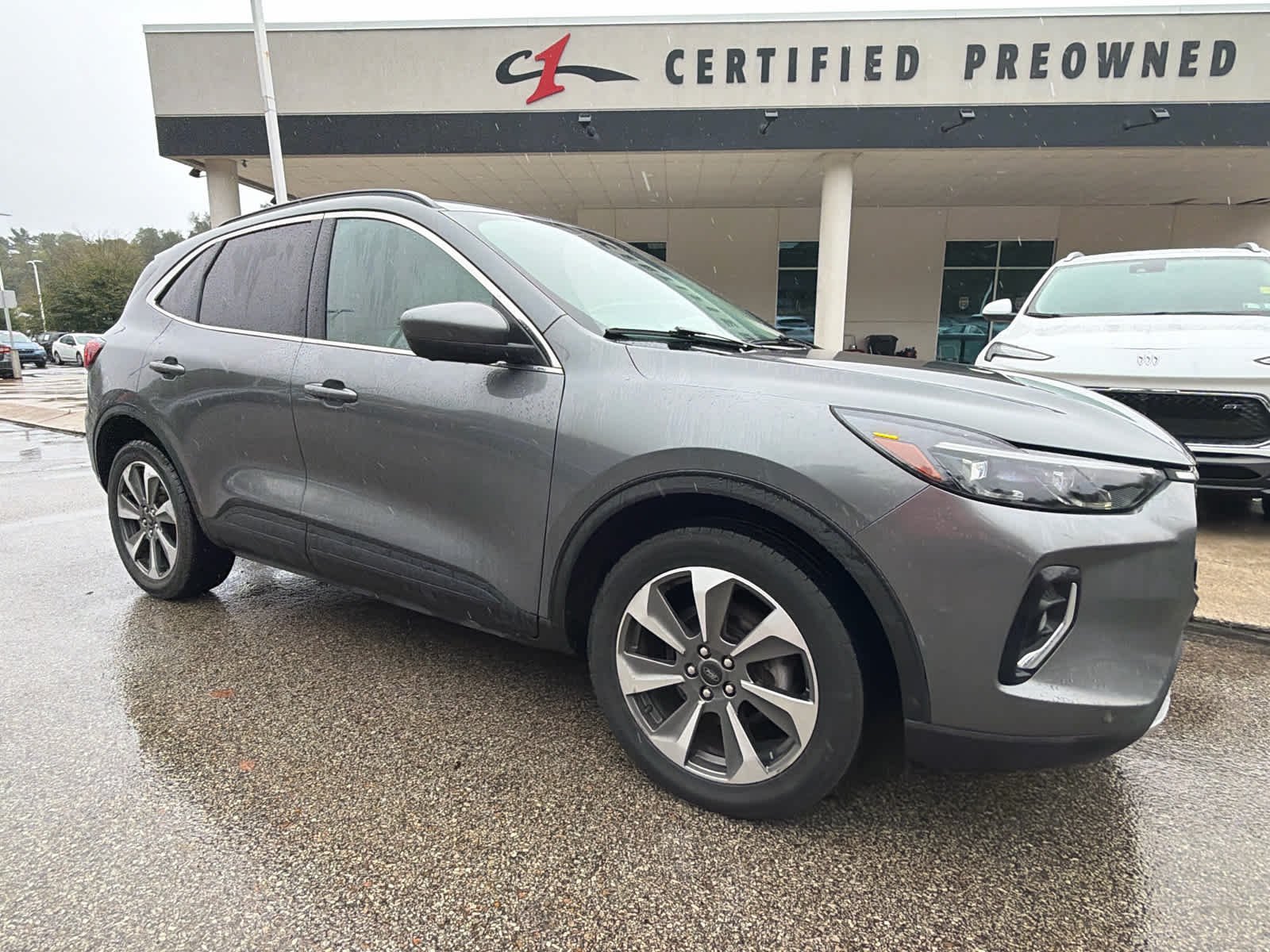 Used 2023 Gry/grey Ford Platinum image 1