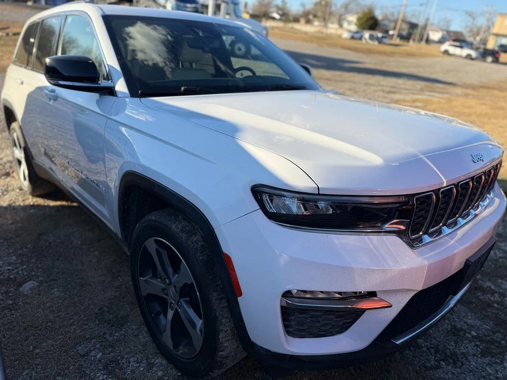 Used 2022 White Jeep 4xe image 37