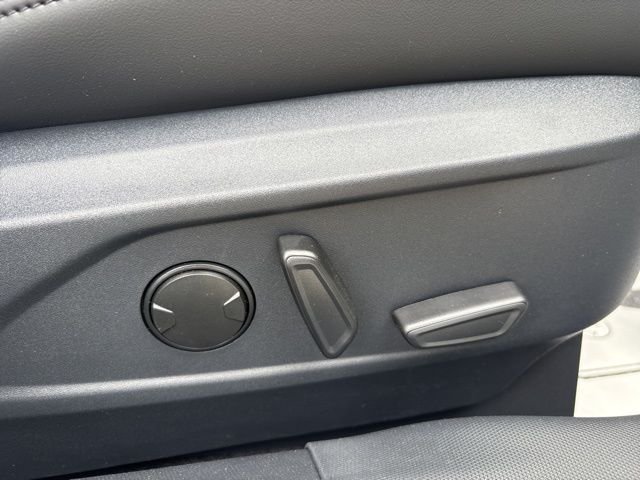New 2026 Star White Metallic Tri-coat Ford Premium image 24