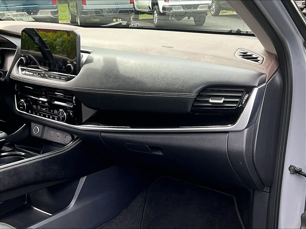 Used 2023 Gray Nissan SL image 13
