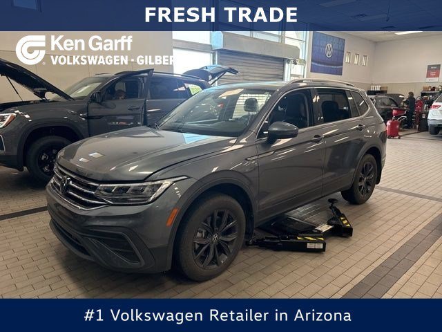 Used 2024 Platinum Gray Metallic Volkswagen SE image 1