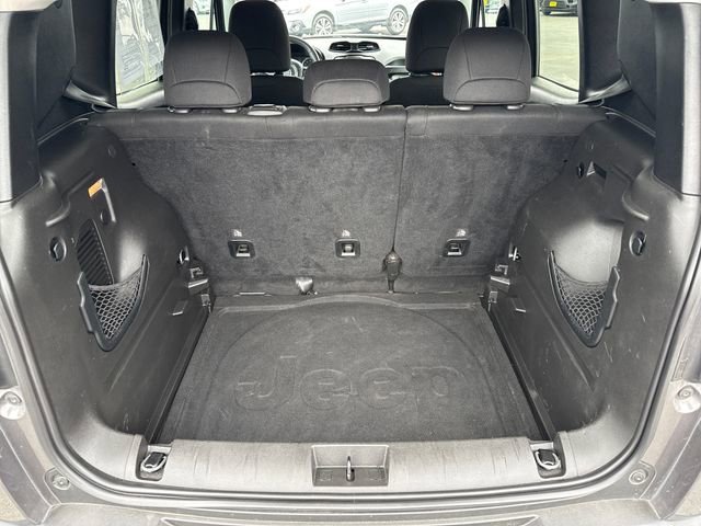 Used 2018 Granite Crystal Metallic Clearcoat Jeep Upland Edition image 13