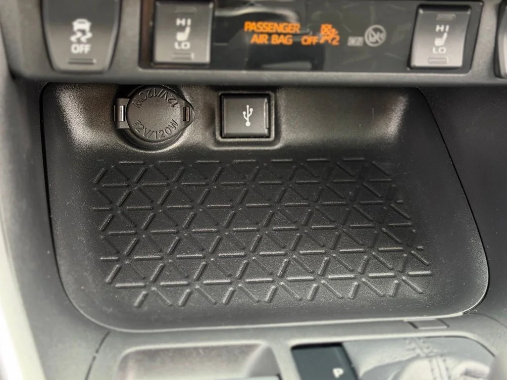 Used 2021 Silver Toyota XLE image 19