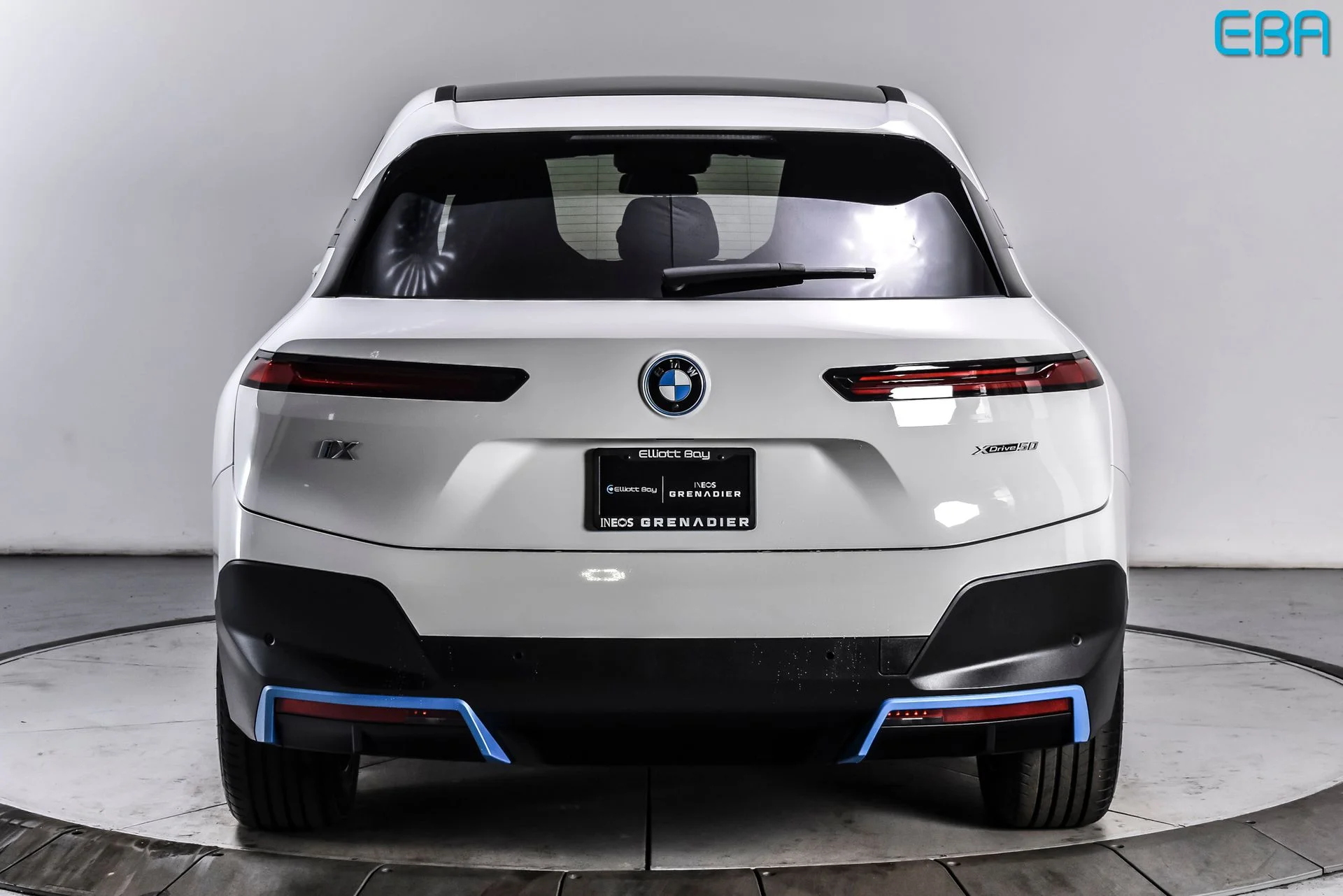 Used 2023 Alpine White BMW xDrive50 image 5
