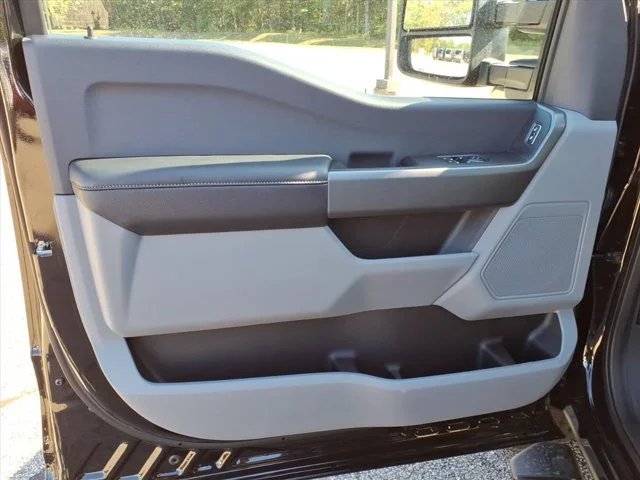 New 2026 Agate Black Metallic Ford XL image 31