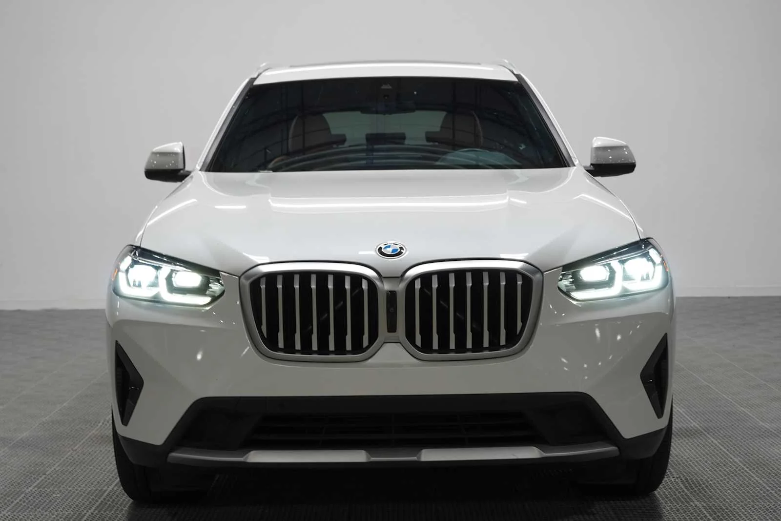 Certified Used 2023 Mineral White Metallic BMW sDrive30i image 2