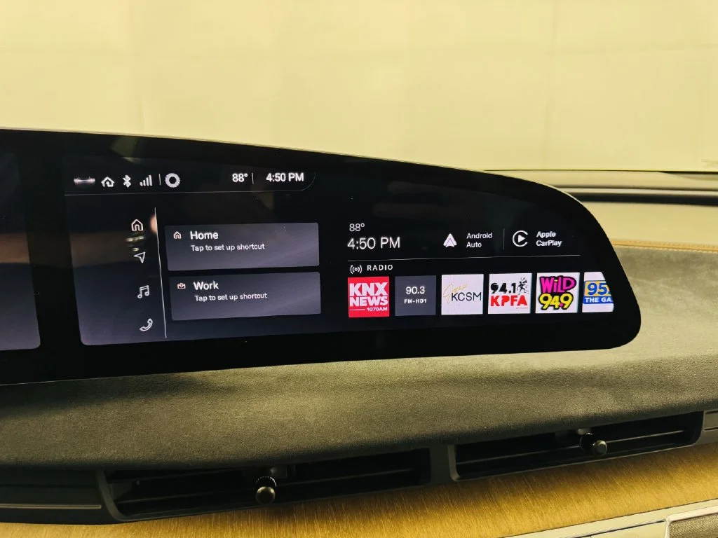 Used 2022 Black Lucid Grand Touring image 13