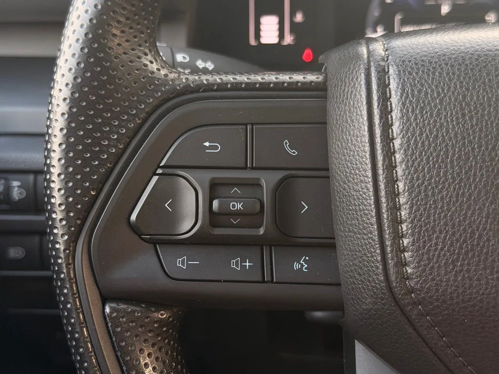 Used 2024  Toyota SR image 22