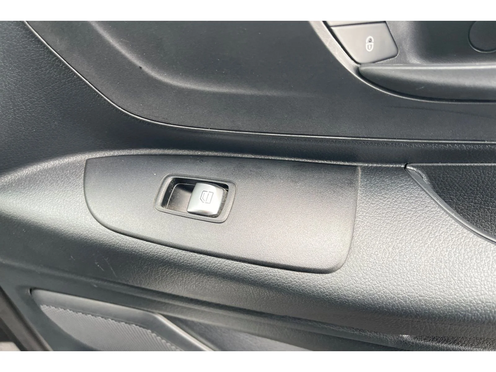 Used 2023 Arctic White Mercedes-Benz Base image 23