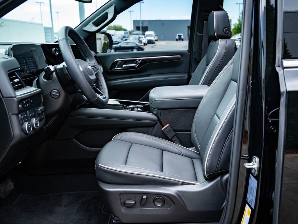 Used 2025 Black Chevrolet Premier image 24