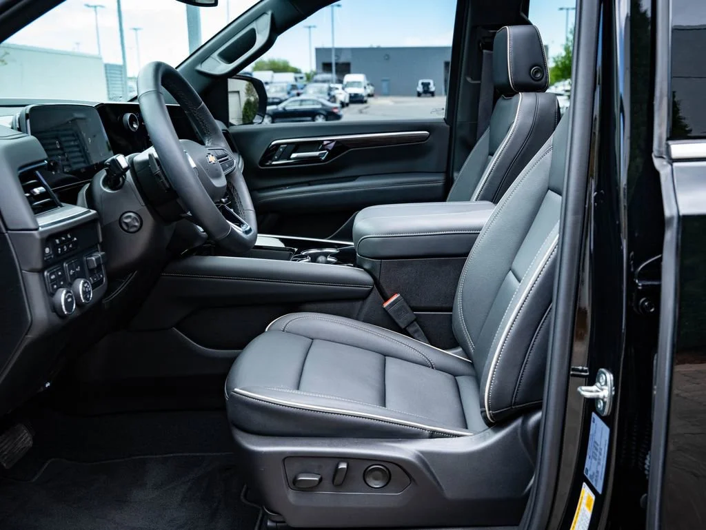 Used 2025 Black Chevrolet Premier image 24