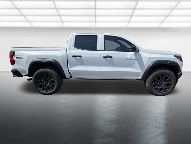 New 2026 Summit White Chevrolet Trail Boss image 31