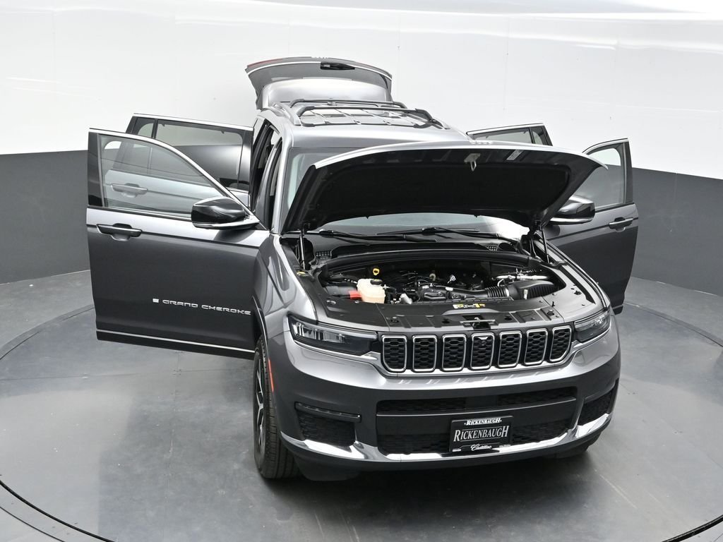 Used 2023 Gray Jeep Limited image 38