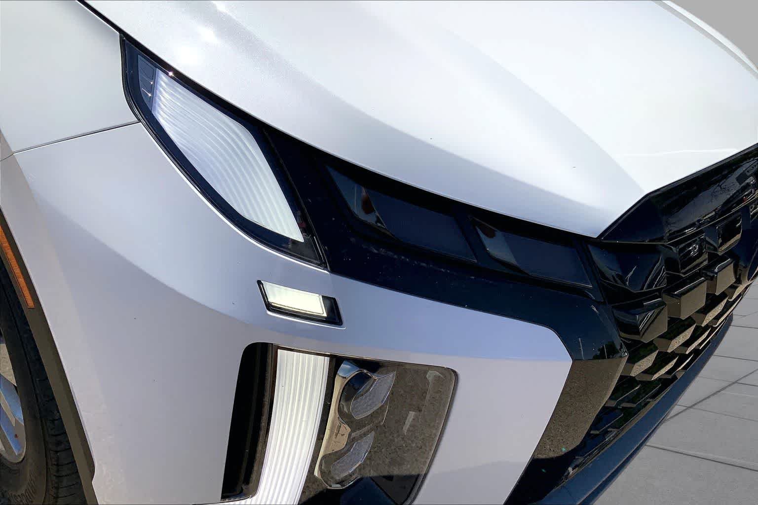Used 2025 Hyper White Hyundai SEL image 36