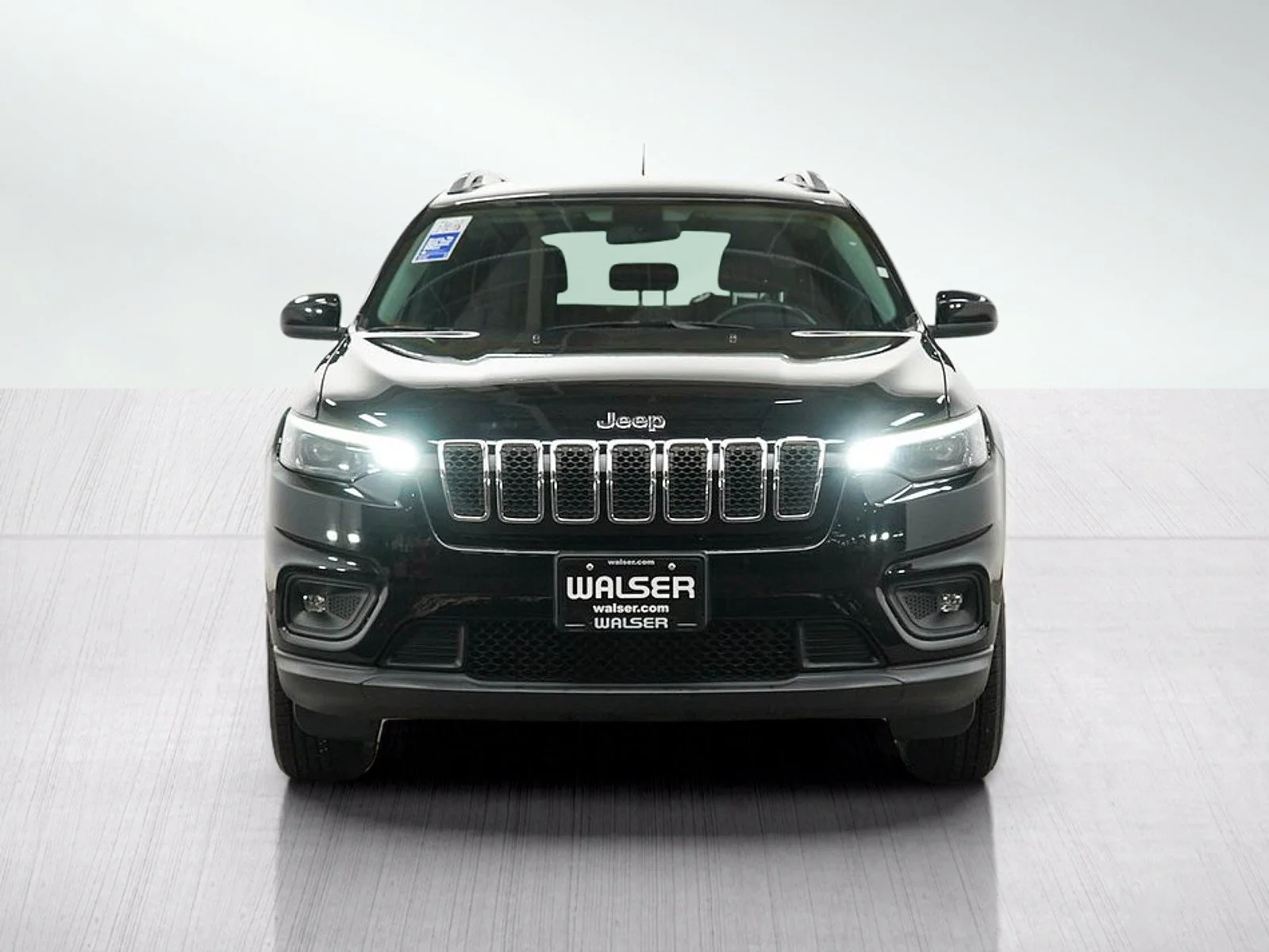 Used 2019  Jeep Latitude image 8