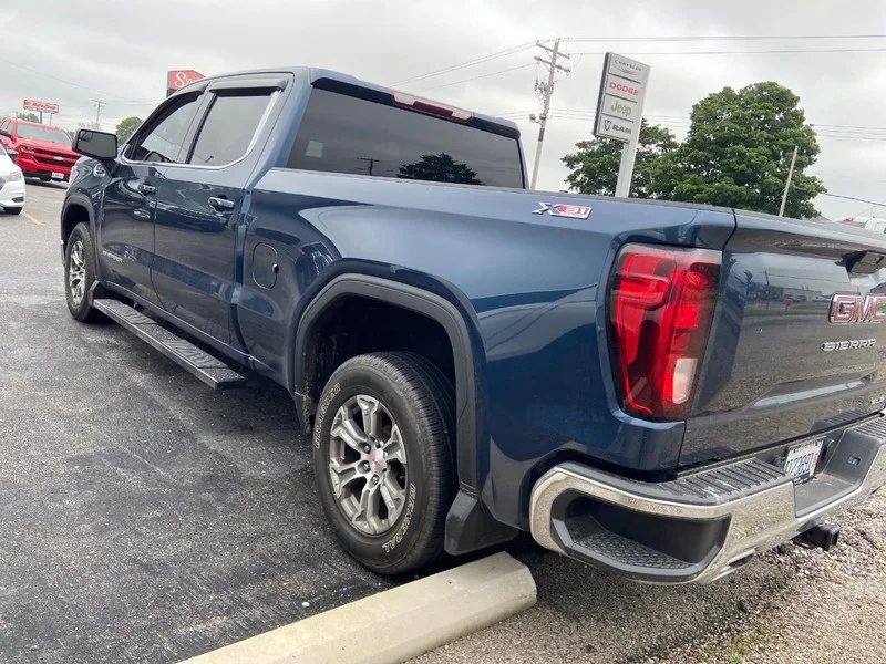 Used 2021 Pacific Blue Metallic GMC SLE image 4