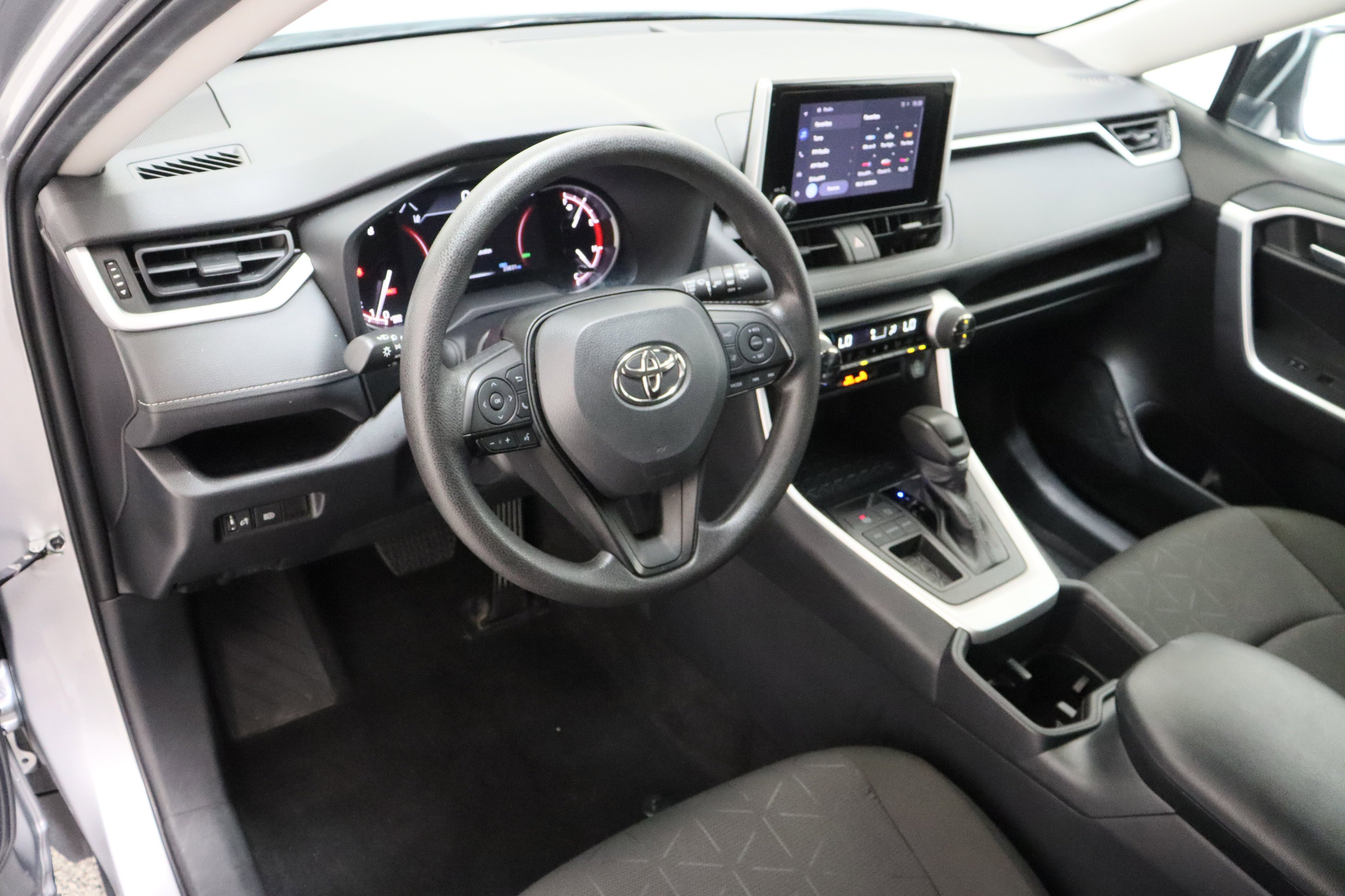 Used 2025 Silver Sky Metallic Toyota XLE 2.5L image 13