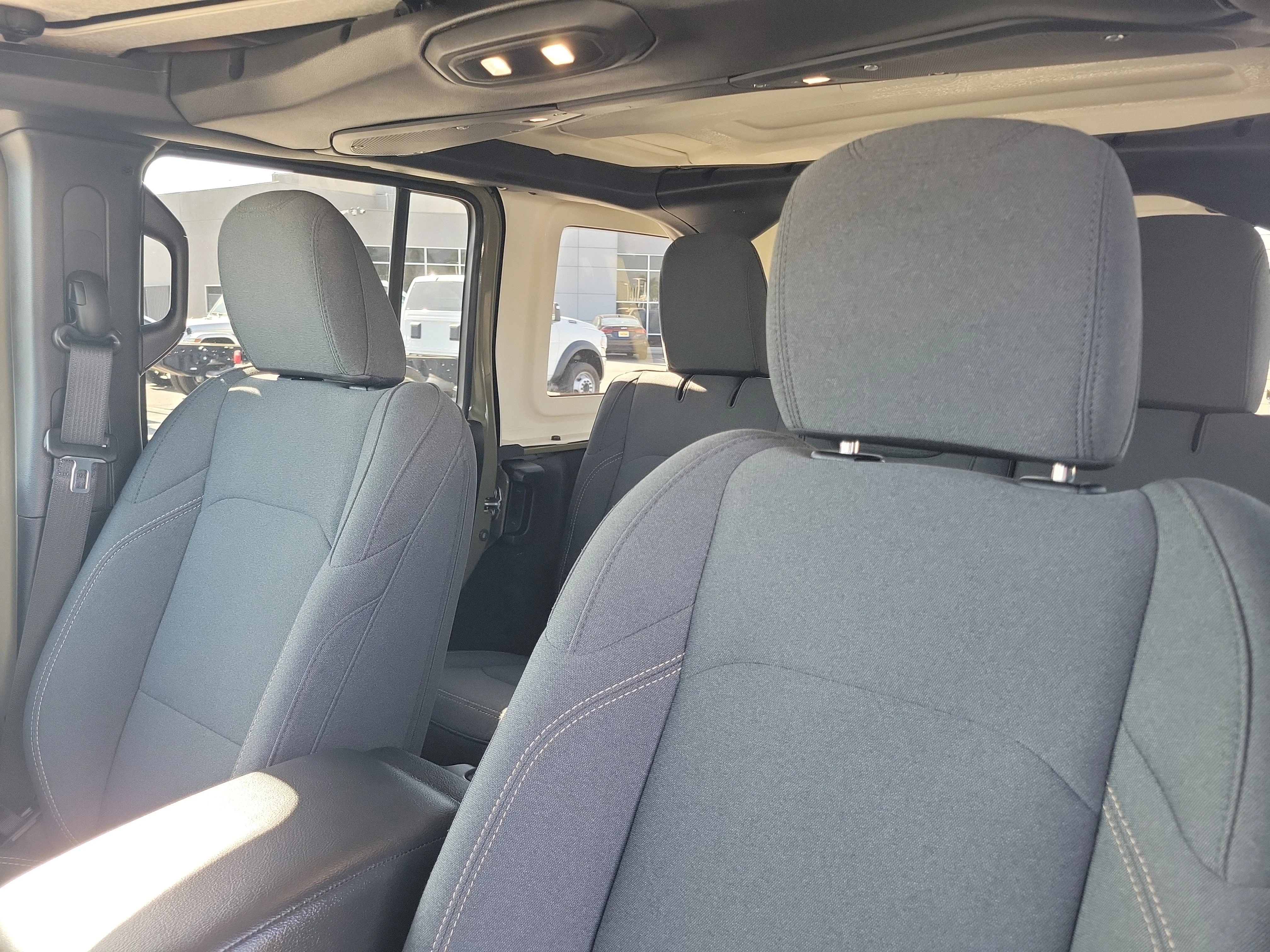 Used 2025 Green Jeep Sport S image 11