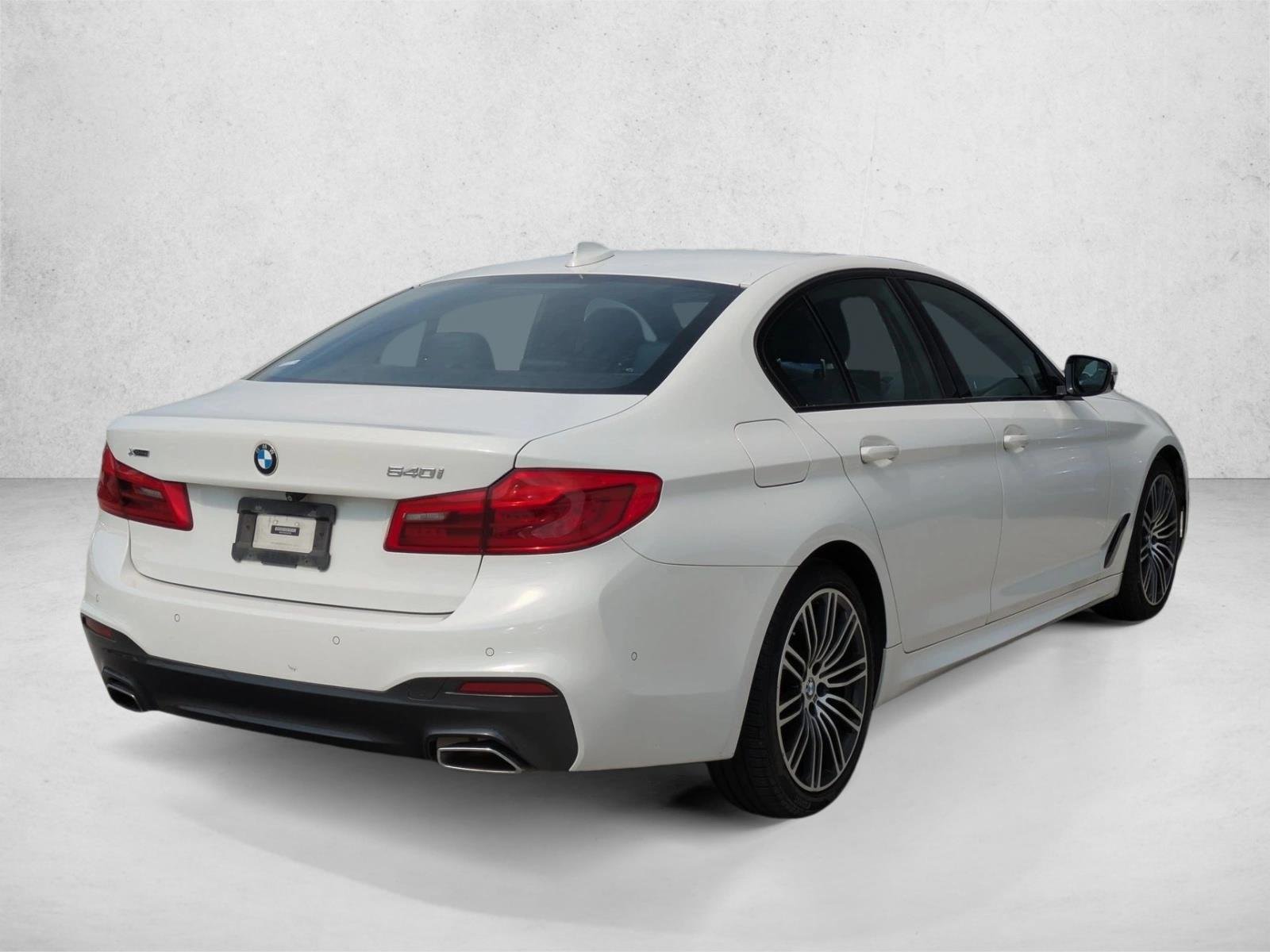 Used 2020 Alpine White BMW 540i xDrive image 5