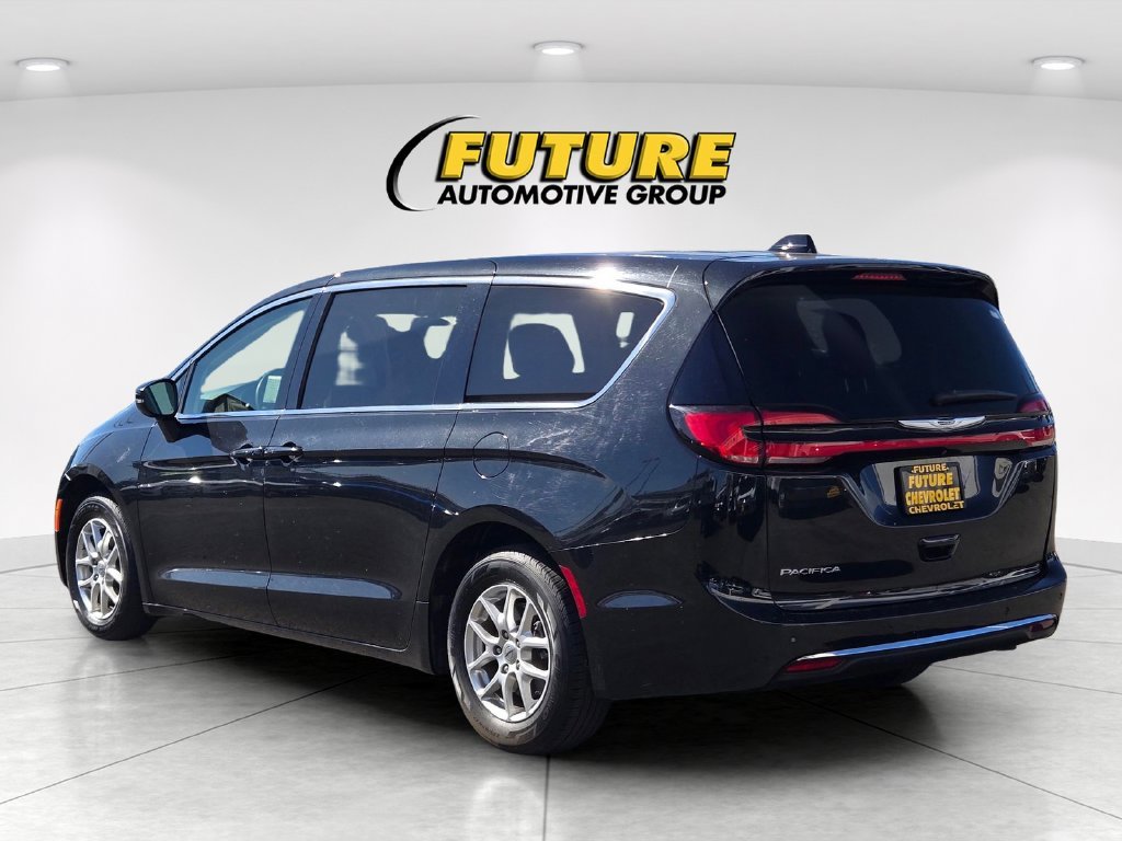 Used 2023 Black Chrysler Touring L image 6