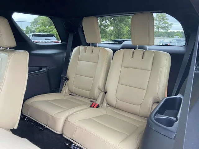 Used 2016 White Ford Limited image 9