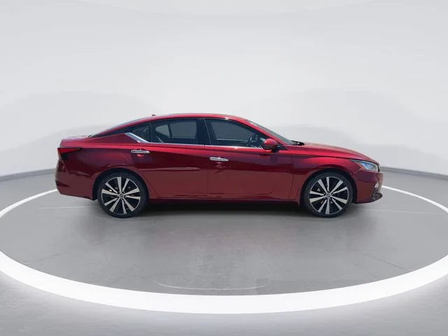 Used 2020 Red Nissan 2.5 Platinum image 9