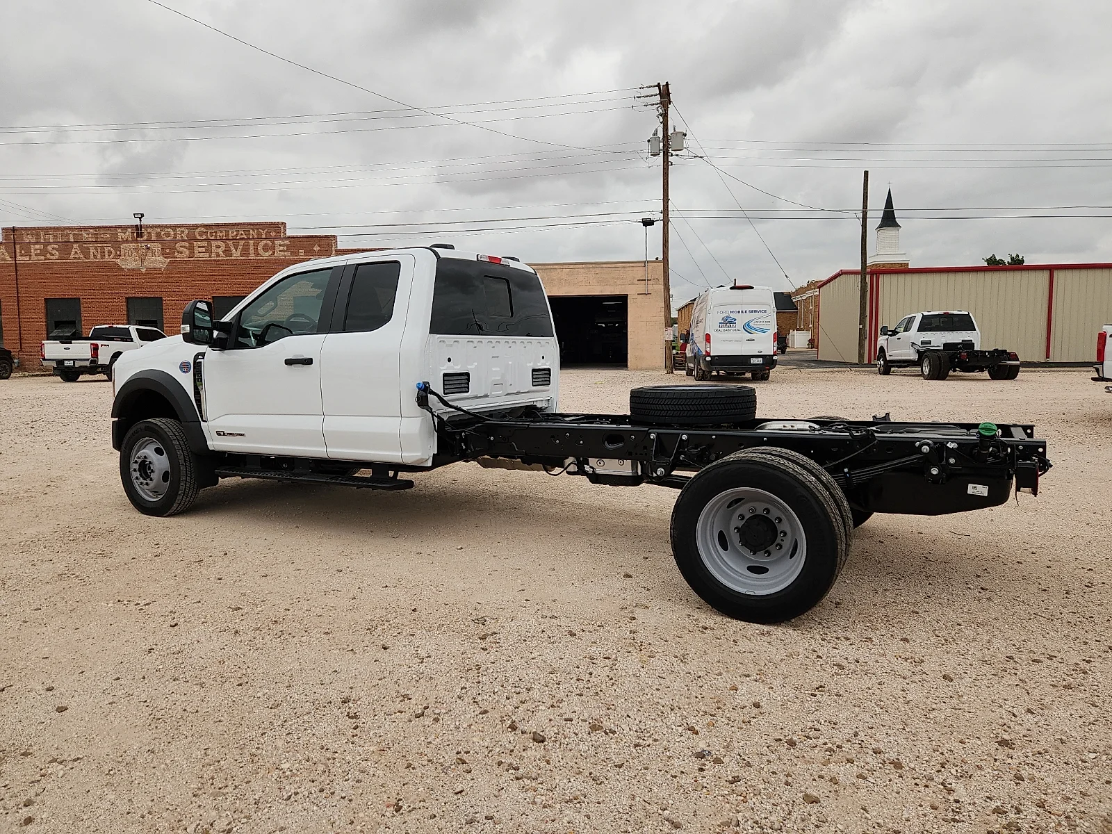 New 2026 Oxford White Ford XL image 4