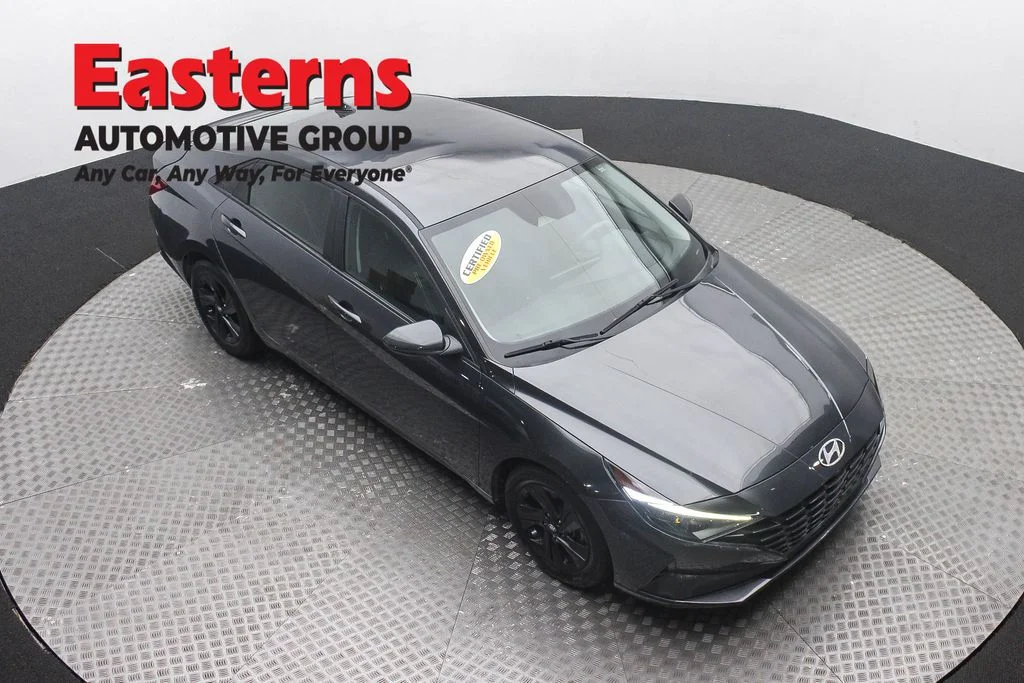 Used 2021 Gray Hyundai SEL image 3