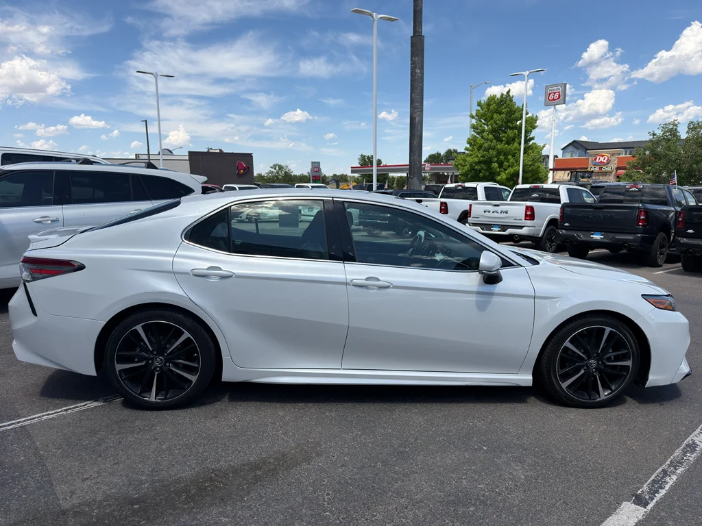 Used 2018 Super White Toyota XSE V6 image 5