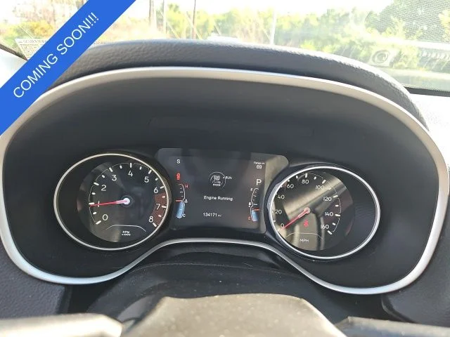 Used 2017 White Jeep Latitude image 13