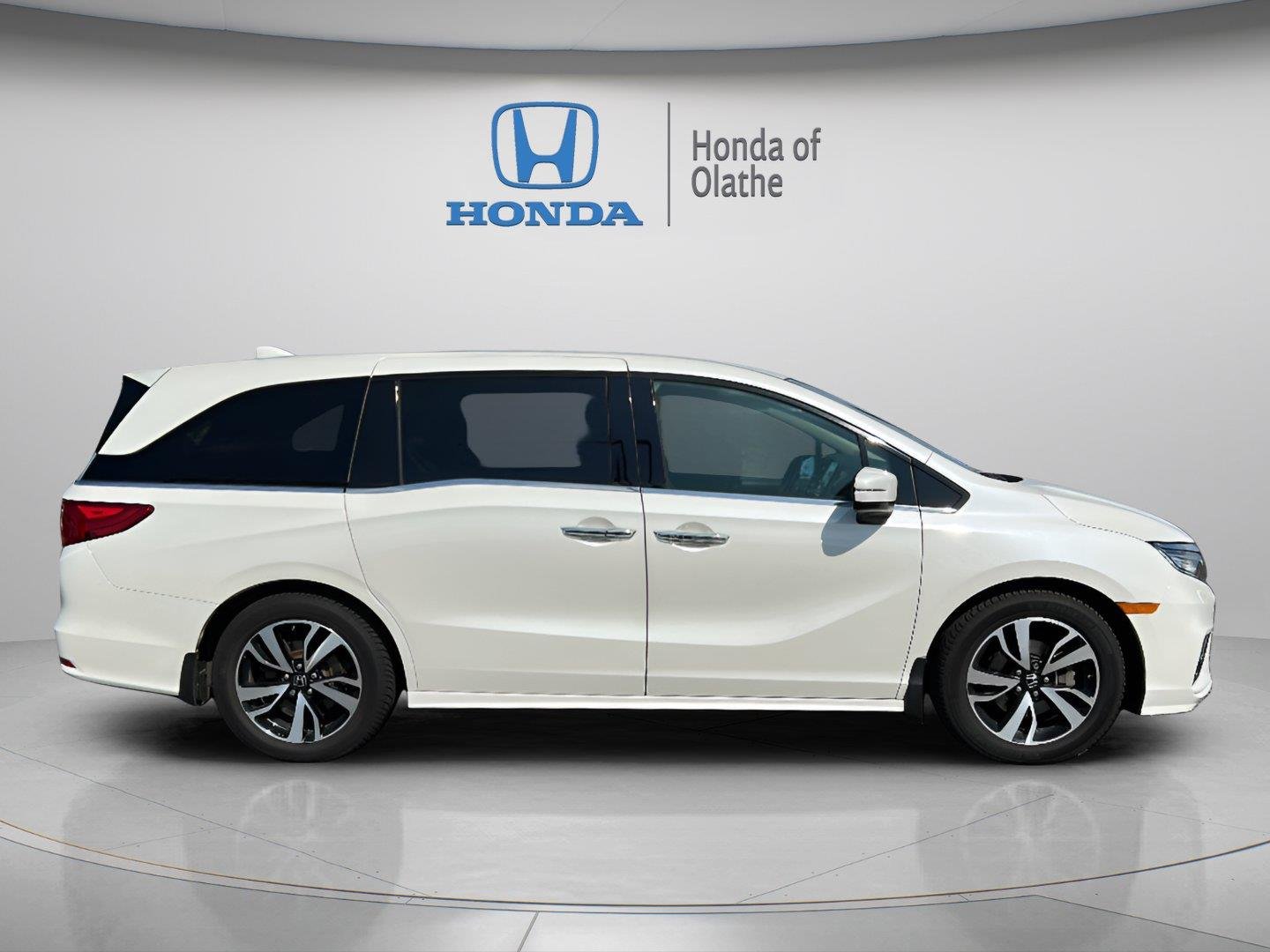 Certified Used 2019 White Diamond Pearl Honda Elite image 2
