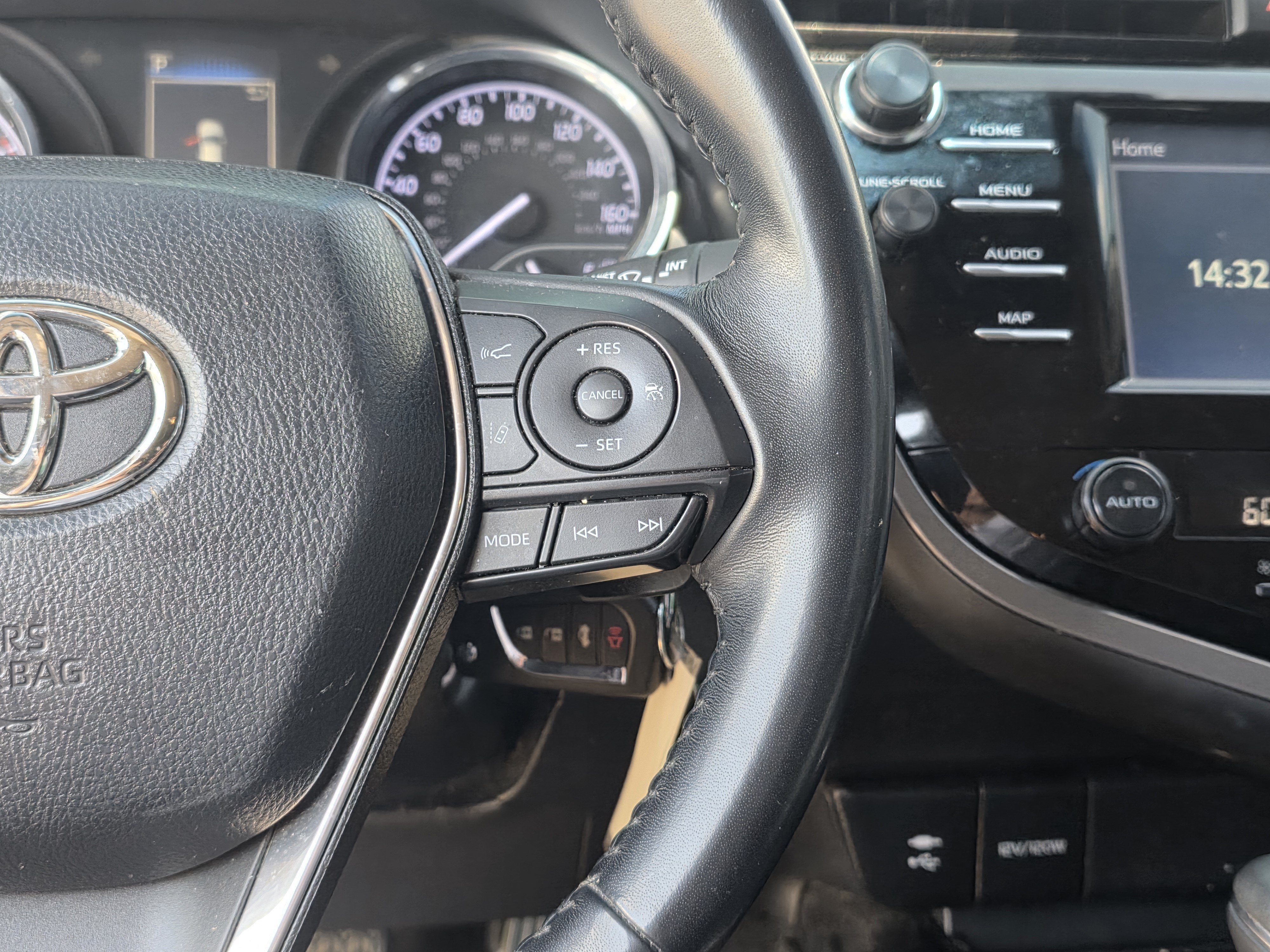 Used 2019 Super White Toyota SE image 9