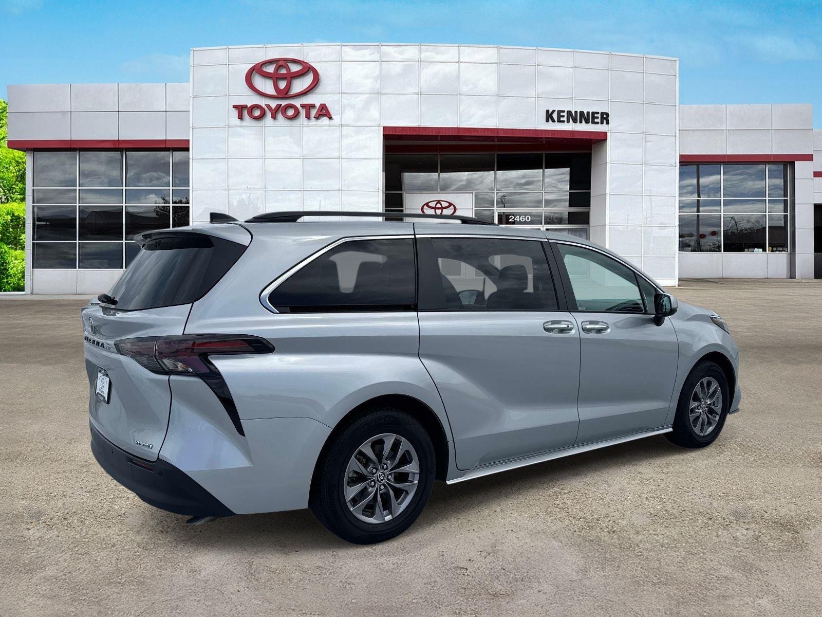 2024 Toyota Sienna XLE - Photo 6