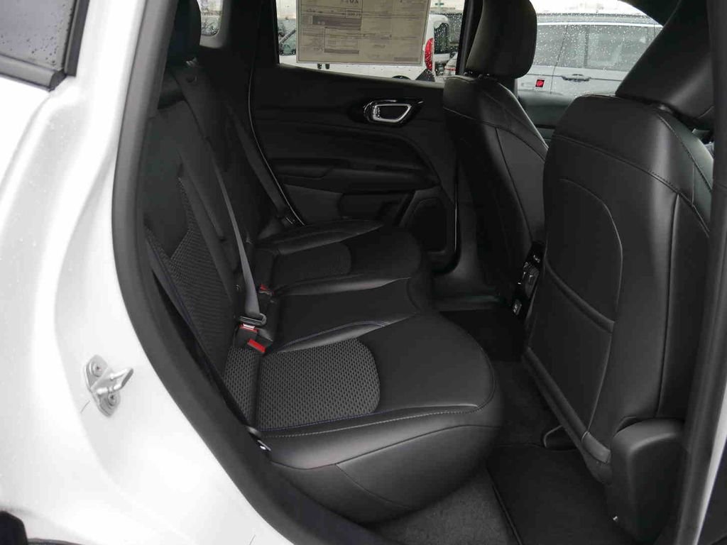 New 2026 White Jeep Latitude image 22