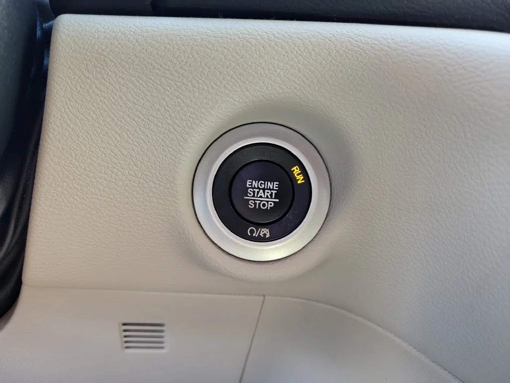 Used 2018 Gray Chrysler Touring L image 39