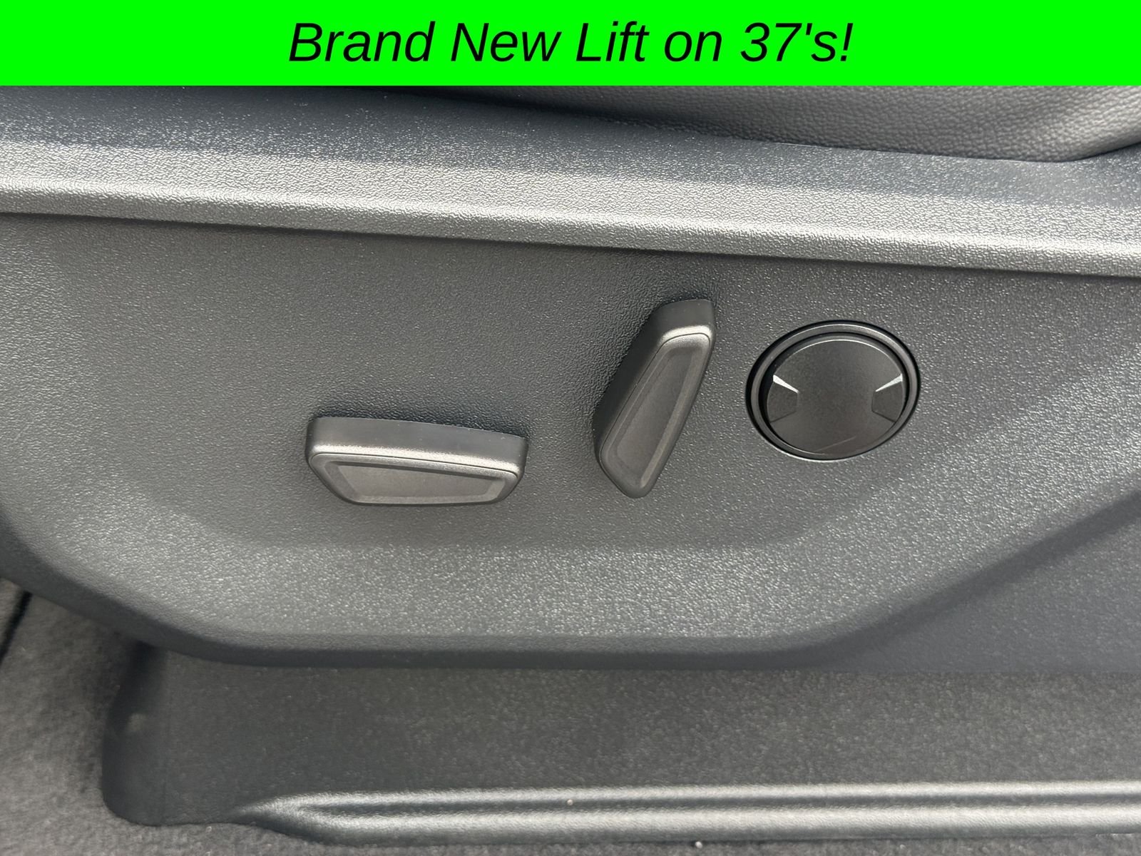 Used 2025 White Ford Lariat image 25