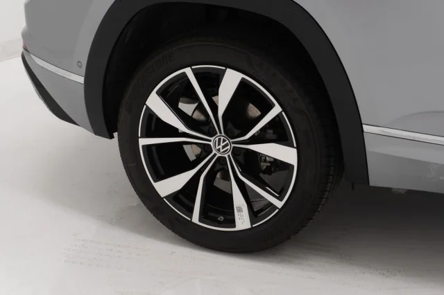 New 2026 Silver Mist Metallic Volkswagen 2.0T SEL Premium R-Line image 6