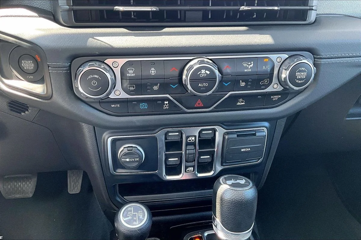 Used 2024  Jeep Sahara 4xe image 15
