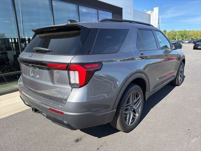 New 2026 Carbonized Gray Metallic Ford ST-Line image 3