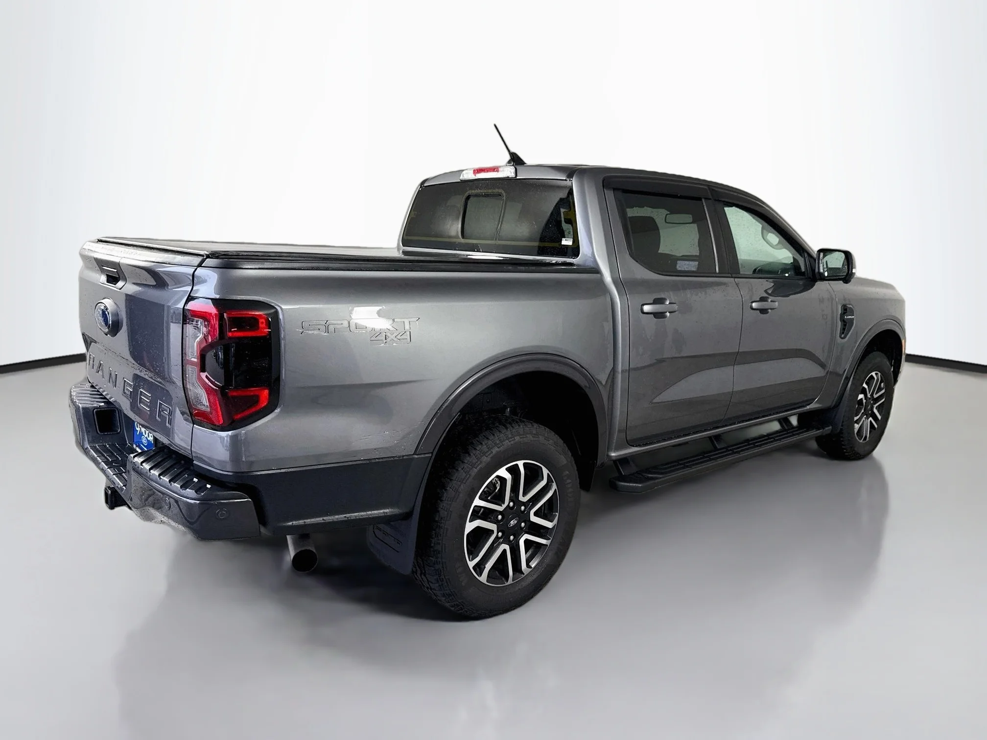 Used 2024 Carbonized Gray Metallic Ford LARIAT image 12