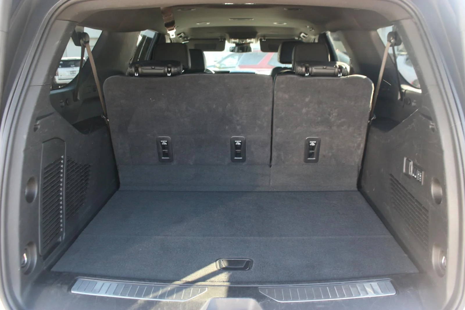 Used 2025 Summit White GMC Denali image 12