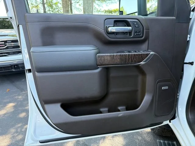 Used 2021 WHITE FROST TRICOAT GMC Denali image 10