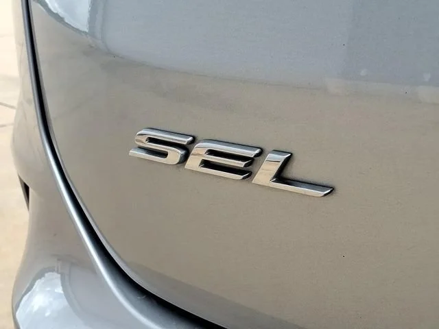 Used 2024  Ford SEL image 21