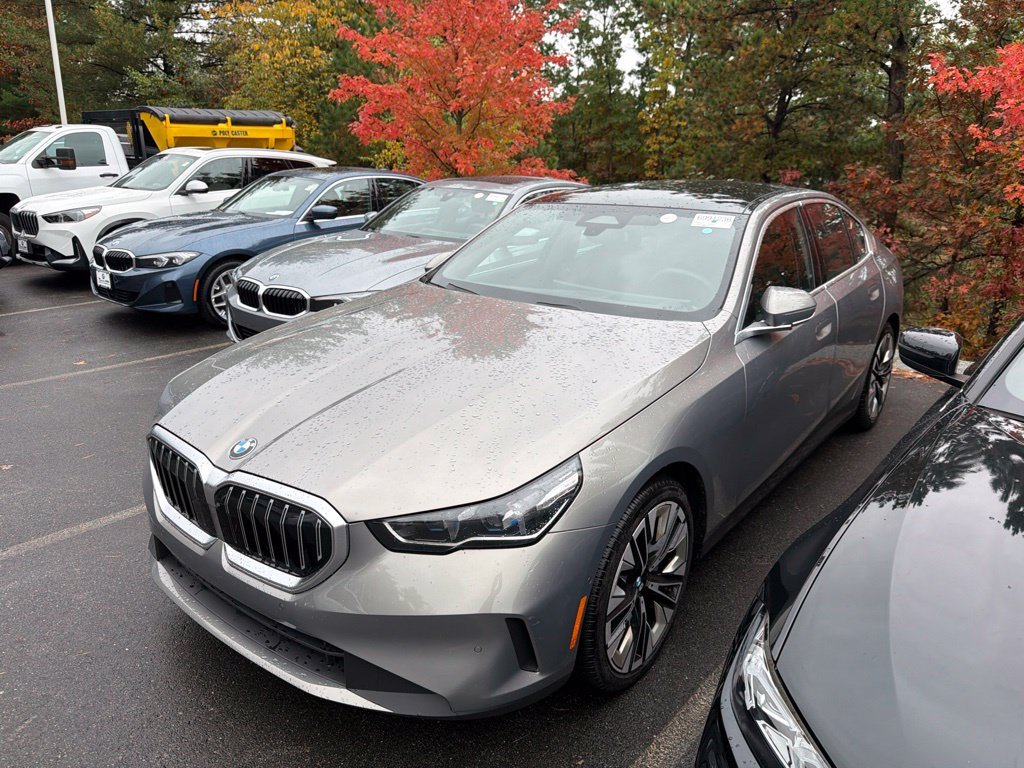 Used 2027 Gray BMW 540i xDrive image 3