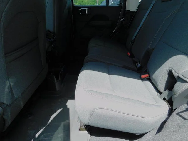 2025 Jeep Wrangler 4-Door Sahara - Photo 21